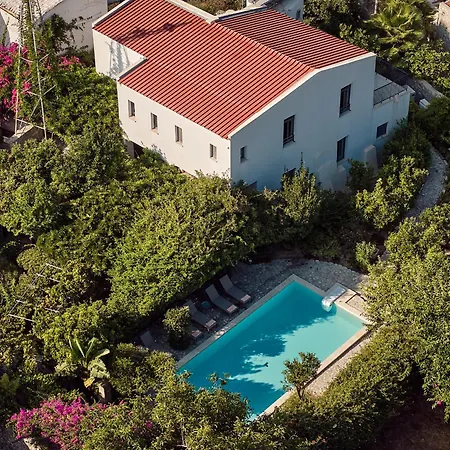 别墅 Muazzo Historic Residence, In The Village Core, By Thinkvilla